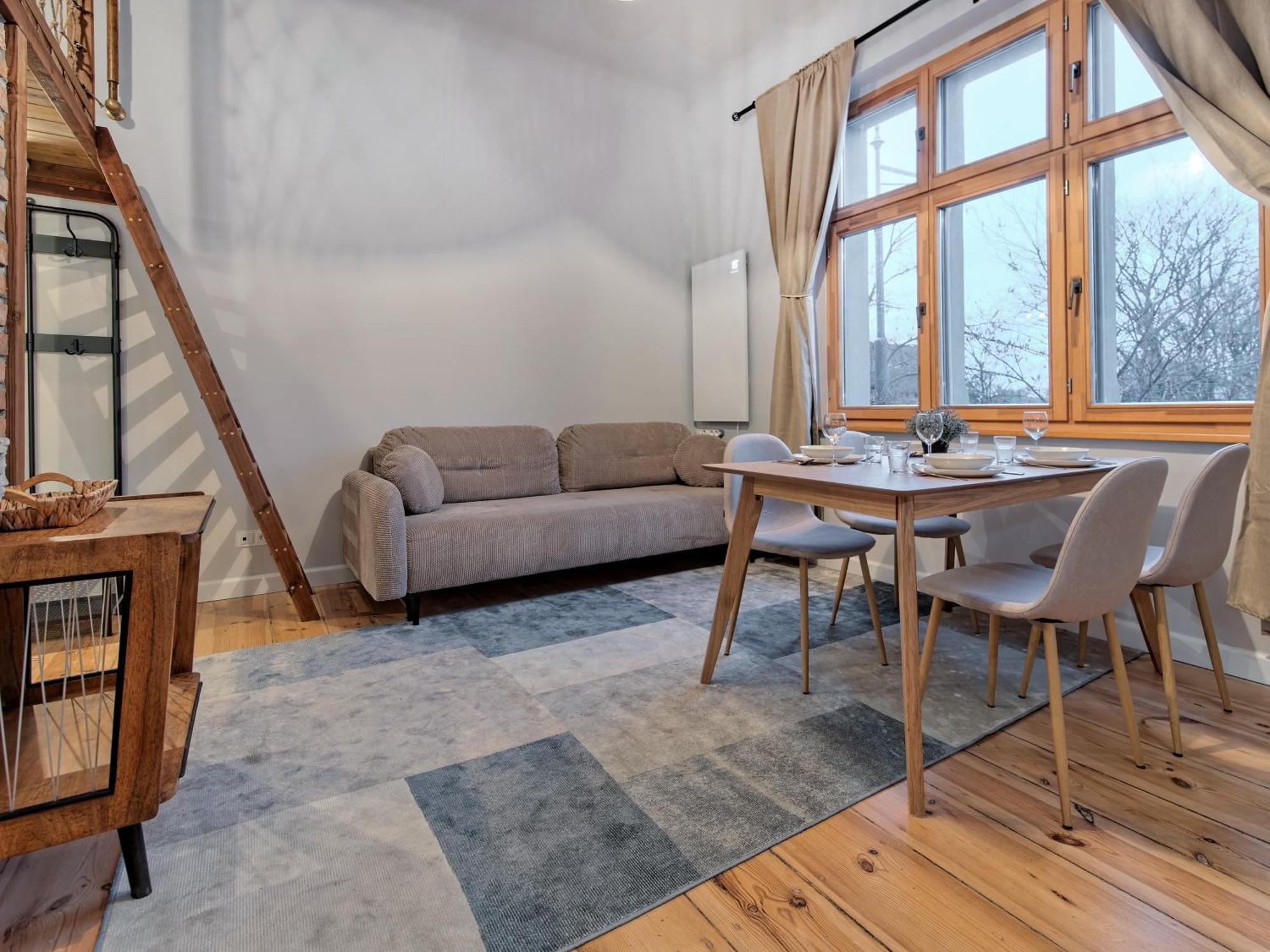 - Acco Rent *