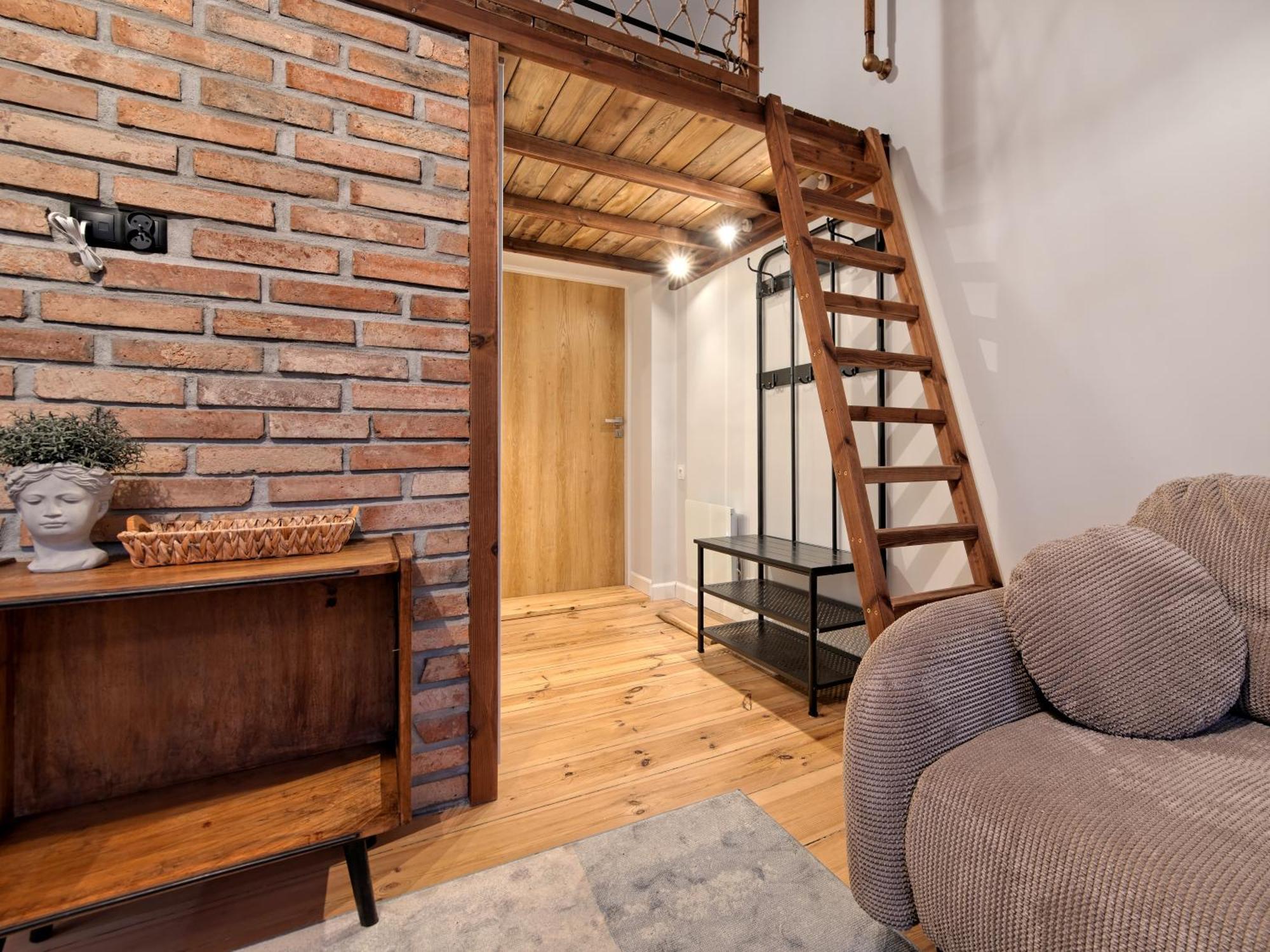 - Acco Rent Lägenhet