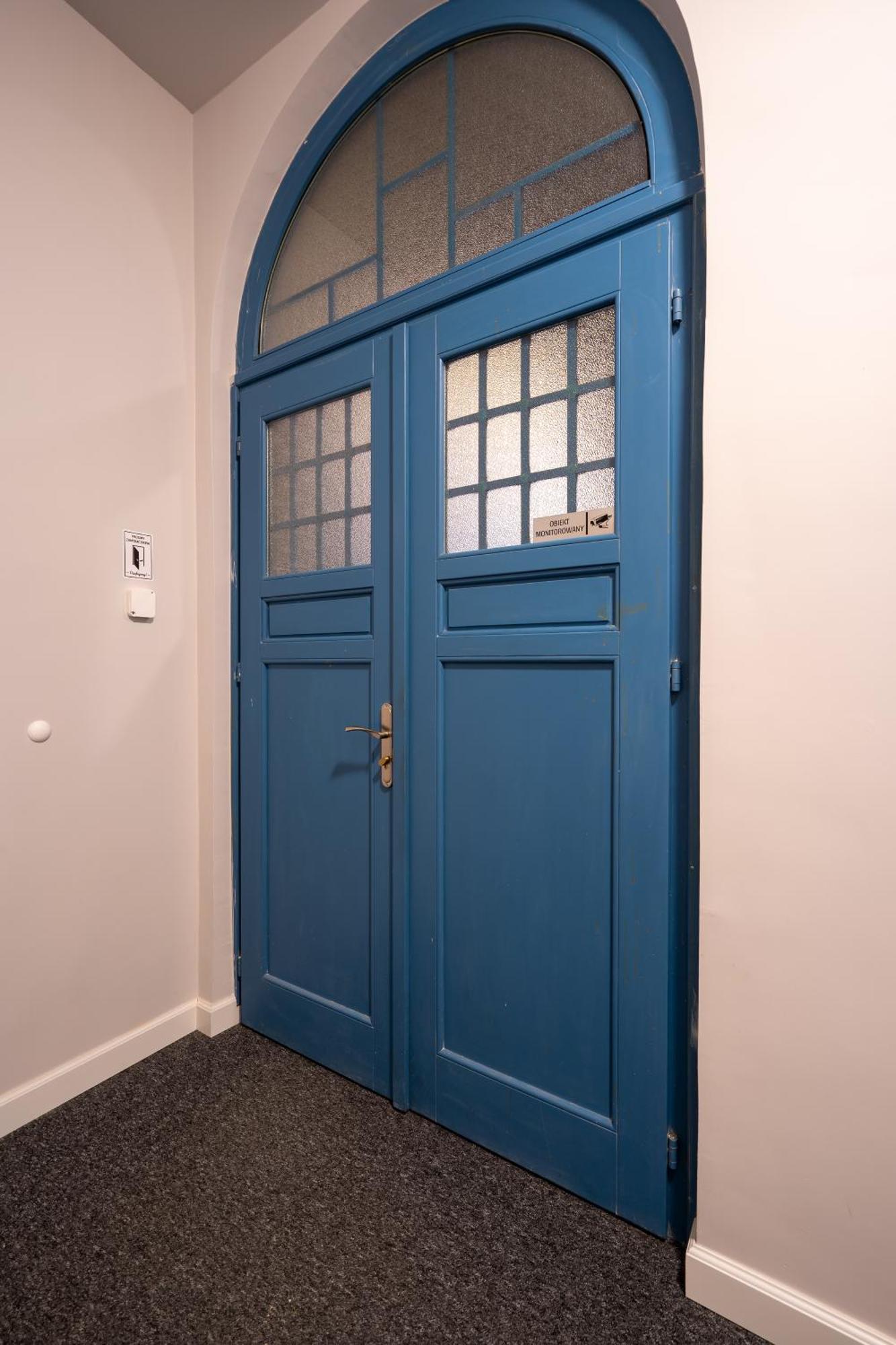 - Acco Rent *